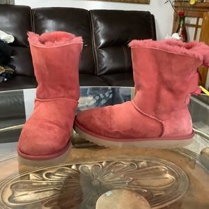 UGG Bailey size 7